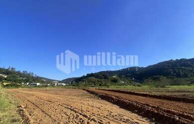 Imagem 2: ![CDATA[AMPLO TERRENO NO BAIRRO LIMEIRA]]