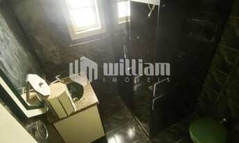 Imagem 3: ![CDATA[CASA COM AMPLO TERRENO NA PRIMEIRO DE MAIO]]