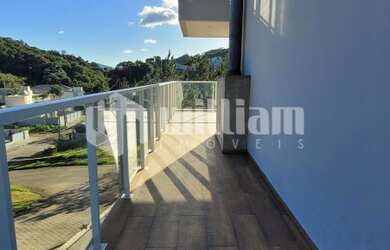 Imagem 7: ![CDATA[ELEGANTE CASA DE ALTO PADRÃO COM 1 SUÍTE MASTER + 2 DORMITÓRIOS ESPAÇOSOS]]