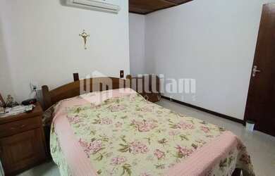 Imagem 4: ![CDATA[ CASA COM 4 DORMITÓRIOS NO BAIRRO SÃO PEDRO ]]