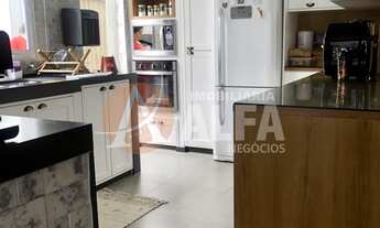 Imagem 5: Lindo Sobrado (V) - 4 Dormitórios sendo 2 suítes com Jacuzzi - Condomínio Carmel - São Pau