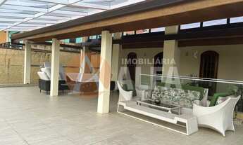 Imagem: Casa à venda com 4 Dormitórios - Condomínio