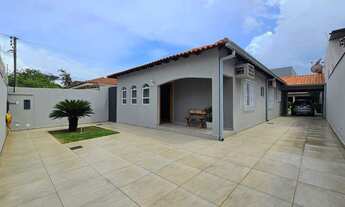 Imagem 2: Casa térrea em excelente localização e com terreno amplo