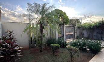 Imagem 3: Oportunidade única, casa ampla, com piscina e edícula nos fundos