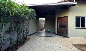 Imagem 2: Oportunidade única, casa ampla, com piscina e edícula nos fundos