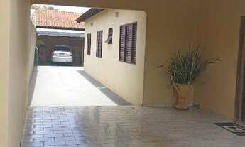 Imagem 3: Excelente imóvel com terreno inteiro no Bairro Caiçara!