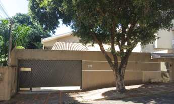 Imagem: Oportunidade! Casa Ampla e Bem Localizada