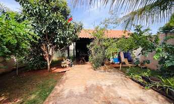 Imagem 1: Casa com terreno amplo! Para residência ou comércio!