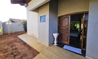 Imagem 3: Casa térrea com muito espaço e flexível para negociação com permutas