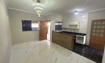 Imagem 4: Casa Perfeita com 3 Quartos (1 Suíte), Piscina e Planejados - Seu Refúgio de Lazer!