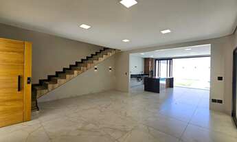 Imagem 3: Sobrado Novo, espaçoso e com piscina em região central