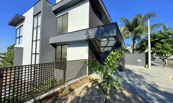 Imagem: Casa alto padrão à venda, com 03 quartos