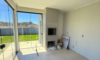 Imagem 7: Casa à venda em Jaraguá do Sul - Frente, 2 quartos (1 suíte) com churrasqueira