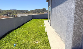 Imagem 2: Casa à venda em Jaraguá do Sul - Frente, 2 quartos (1 suíte) com churrasqueira