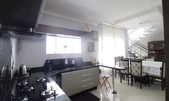 Imagem 2: Casa Moderna à Venda em Jaraguá do Sul - Estrada Nova, 4 Quartos, 3 Vagas