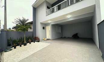 Imagem: Casa à Venda em Jaraguá do Sul com 3 suítes