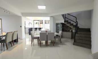 Imagem: Casa alto padrão à venda, 3 quartos, sendo