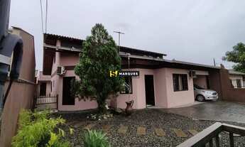 Imagem: Ampla casa, 1 suíte 2 dormitórios, churrasqueira