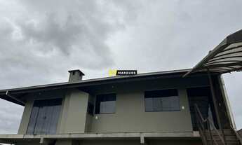 Imagem: Segundo andar de sobrado em rua principal