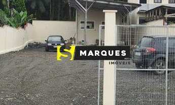 Imagem: Terreno de 600m² com área comercial construída