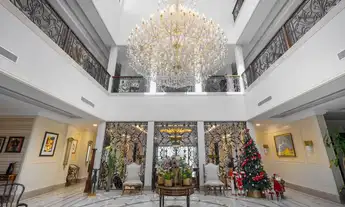 Imagem 2: 4 dormitórios, 4 suíte, 6 banheiro, 8 vagas na garagem