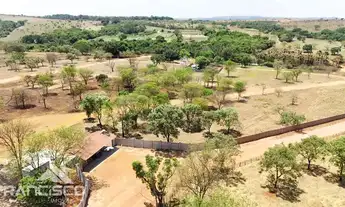 Imagem 3: Chácara planejada para momentos de descanso e lazer em família