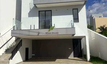 Imagem: Casa na fase de Acabamento em Condomínio