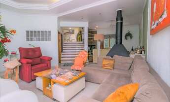 Imagem 3: ![CDATA[Casa para Venda - 279m², 3 dormitórios, sendo 1 suites, 4 vagas - Teresópolis]]