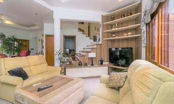 Imagem 7: ![CDATA[Casa para Venda - 279m², 3 dormitórios, sendo 1 suites, 4 vagas - Teresópolis]]