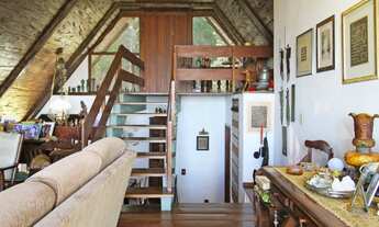 Imagem 7: ![CDATA[Casa 3 dor. sendo 1 suite, piscina, com vista panorâmica no Morro Apamecor.]]