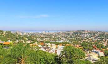 Imagem 4: ![CDATA[Casa 3 dor. sendo 1 suite, piscina, com vista panorâmica no Morro Apamecor.]]