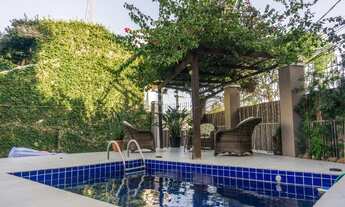 Imagem 2: ![CDATA[Casa para Venda - 230m², 3 dormitórios, 2 vagas - Teresópolis]]