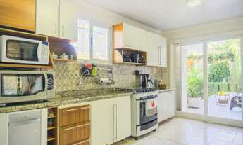 Imagem 6: ![CDATA[Casa para Venda - 230m², 3 dormitórios, 2 vagas - Teresópolis]]