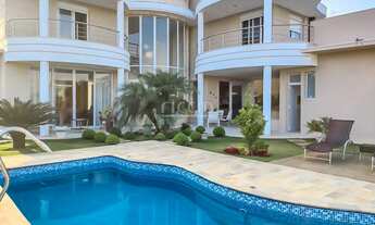 Imagem: 4 dormitórios, 4 suíte, 6 banheiro, 4