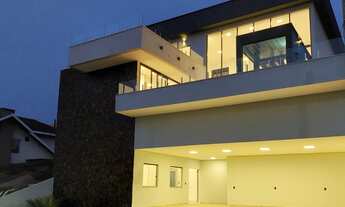 Imagem: 4 dormitórios, 4 suíte, 6 banheiro, 8