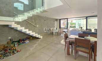 Imagem 4: 4 dormitórios, 4 suíte, 7 banheiro, 6 vagas na garagem, 400M² de Área Construída