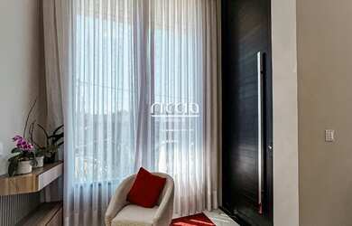 Imagem 2: 3 dormitórios, 1 suítes, 3 banheiro, 4 vagas na garagem, 225M² de Área Construída