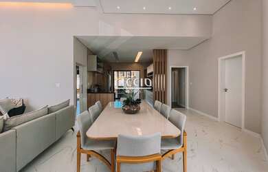 Imagem 4: 3 dormitórios, 1 suítes, 3 banheiro, 4 vagas na garagem, 225M² de Área Construída