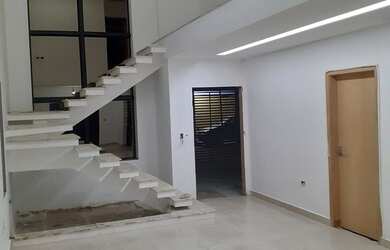 Imagem 6: 3 dormitórios, 1 suítes, 3 banheiro, 2 vagas na garagem, 212M² de Área Construída