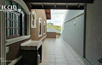 Imagem 3: 3 dormitórios, 1 suítes, 2 banheiro, 2 vagas na garagem, 130M² de Área Construída