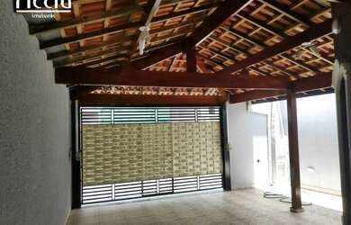 Imagem 2: 3 dormitórios, 1 suítes, 2 banheiro, 2 vagas na garagem, 130M² de Área Construída