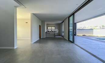 Imagem 6: 4 dormitórios, 4 suíte, 5 banheiro, 4 vagas na garagem, 370M² de Área Construída