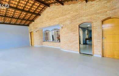 Imagem 2: 4 dormitórios, 2 suíte, 3 banheiro, 4 vagas na garagem, 250M² de Área Construída