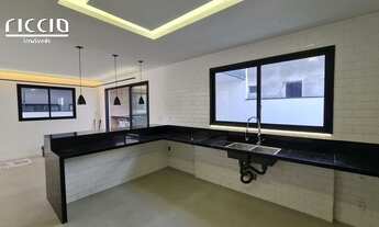 Imagem 2: 3 dormitórios, 3 suíte, 4 banheiro, 4 vagas na garagem, 267M² de Área Construída