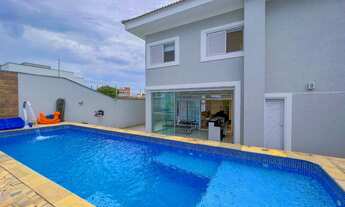 Imagem 4: 3 dormitórios, 3 suíte, 5 banheiro, 4 vagas na garagem, 230M² de Área Construída