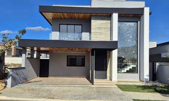 Imagem 2: 4 dormitórios, 4 suíte, 5 banheiro, 2 vagas na garagem, 256M² de Área Construída