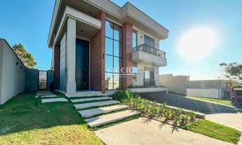 Imagem 2: 4 dormitórios, 3 suíte, 5 banheiro, 2 vagas na garagem, 397M² de Área Construída