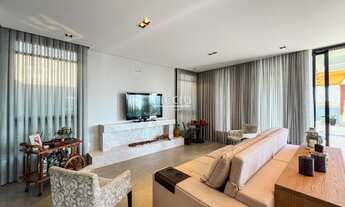 Imagem 6: 4 dormitórios, 3 suíte, 5 banheiro, 2 vagas na garagem, 397M² de Área Construída