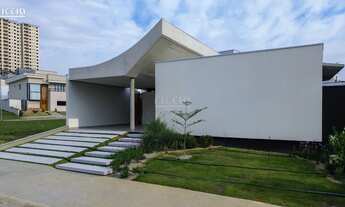 Imagem 2: 3 dormitórios, 3 suíte, 5 banheiro, 4 vagas na garagem, 239M² de Área Construída