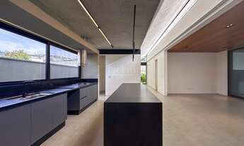 Imagem 7: 3 dormitórios, 3 suíte, 5 banheiro, 4 vagas na garagem, 239M² de Área Construída